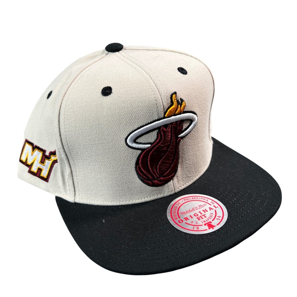 Mitchell & Ness Miami Heat Hat Mens OSFA‎ Cream Black Snapback NBA Side Patch